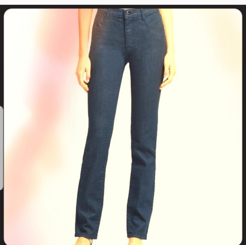 NWTS DKNY REGULAR FIT SOHO JEAN SIZE 4